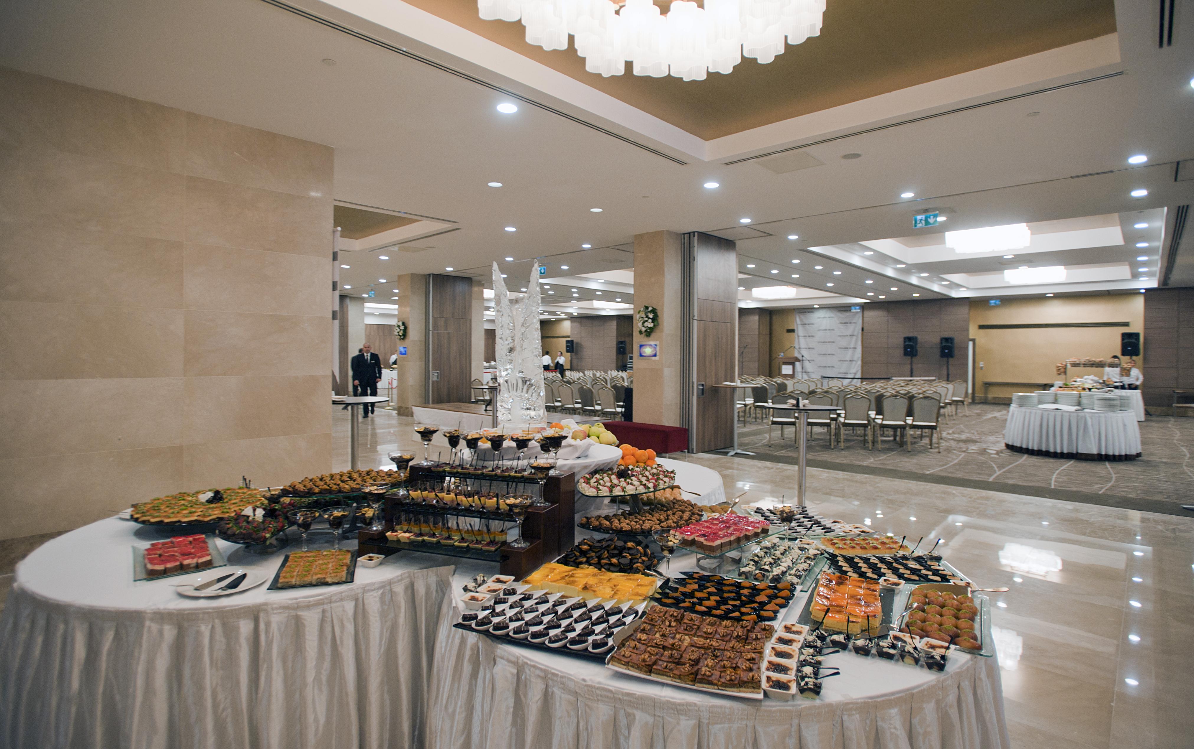 Cevahir Hotel Istanbul Asia Zewnętrze zdjęcie A buffet at a hotel