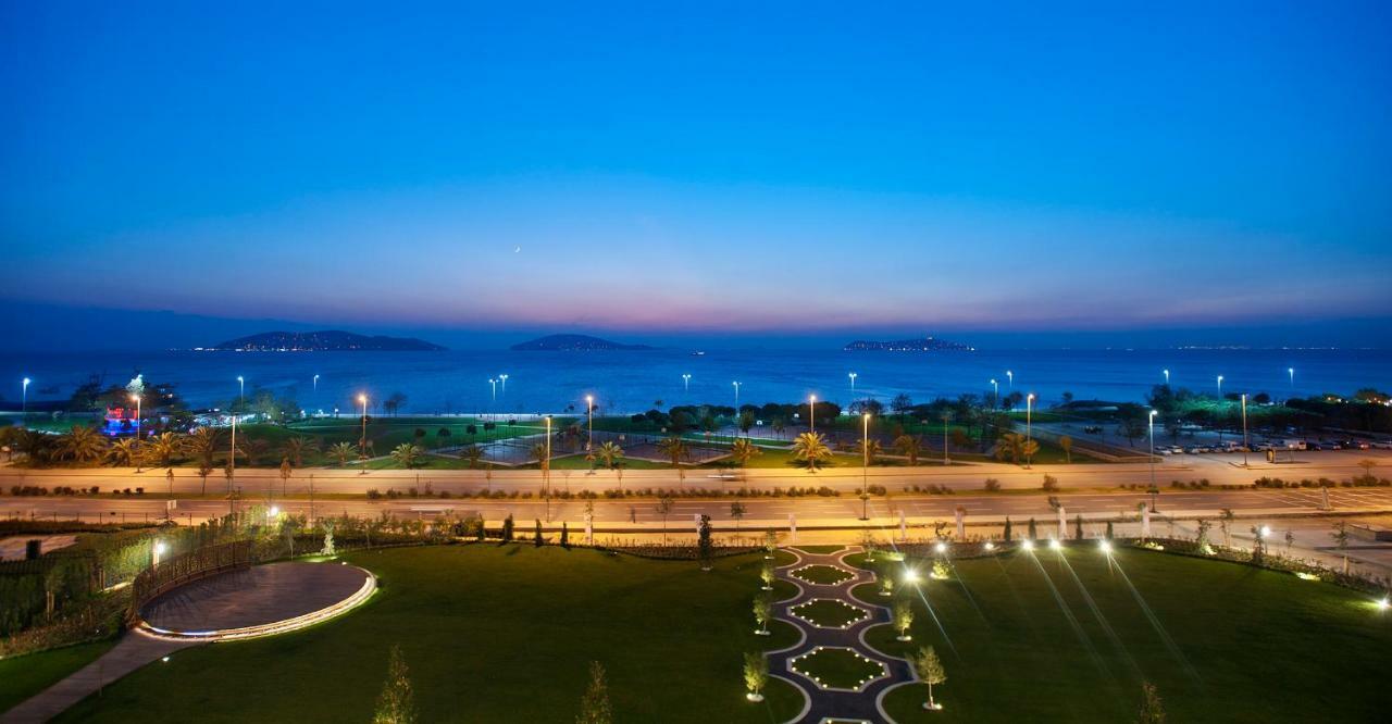 Cevahir Hotel Istanbul Asia Zewnętrze zdjęcie View of the park at night
